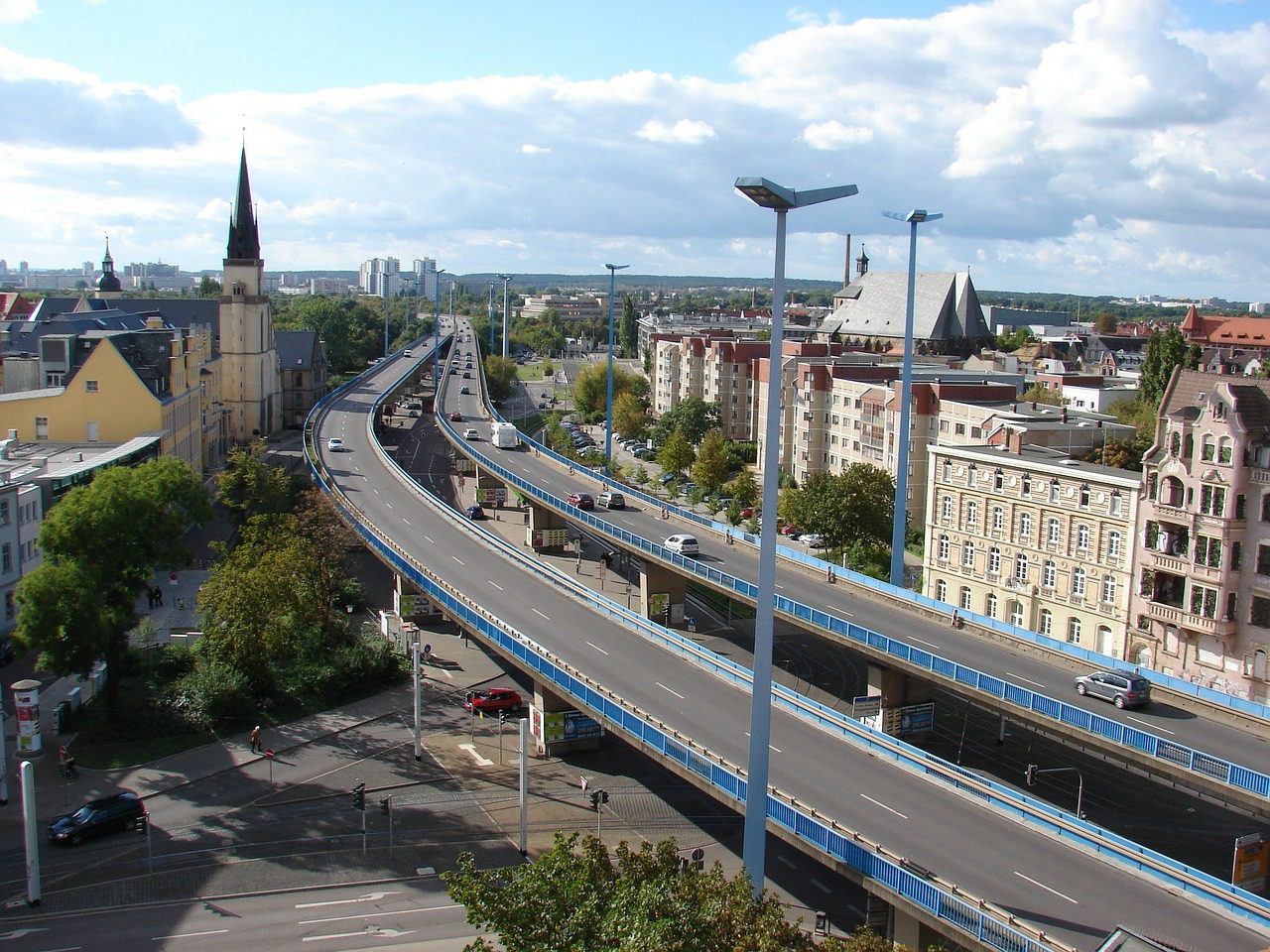 halle-hochstraße-franckeplatz-glauchaer-platz-tag-sonne-wolken-himmel